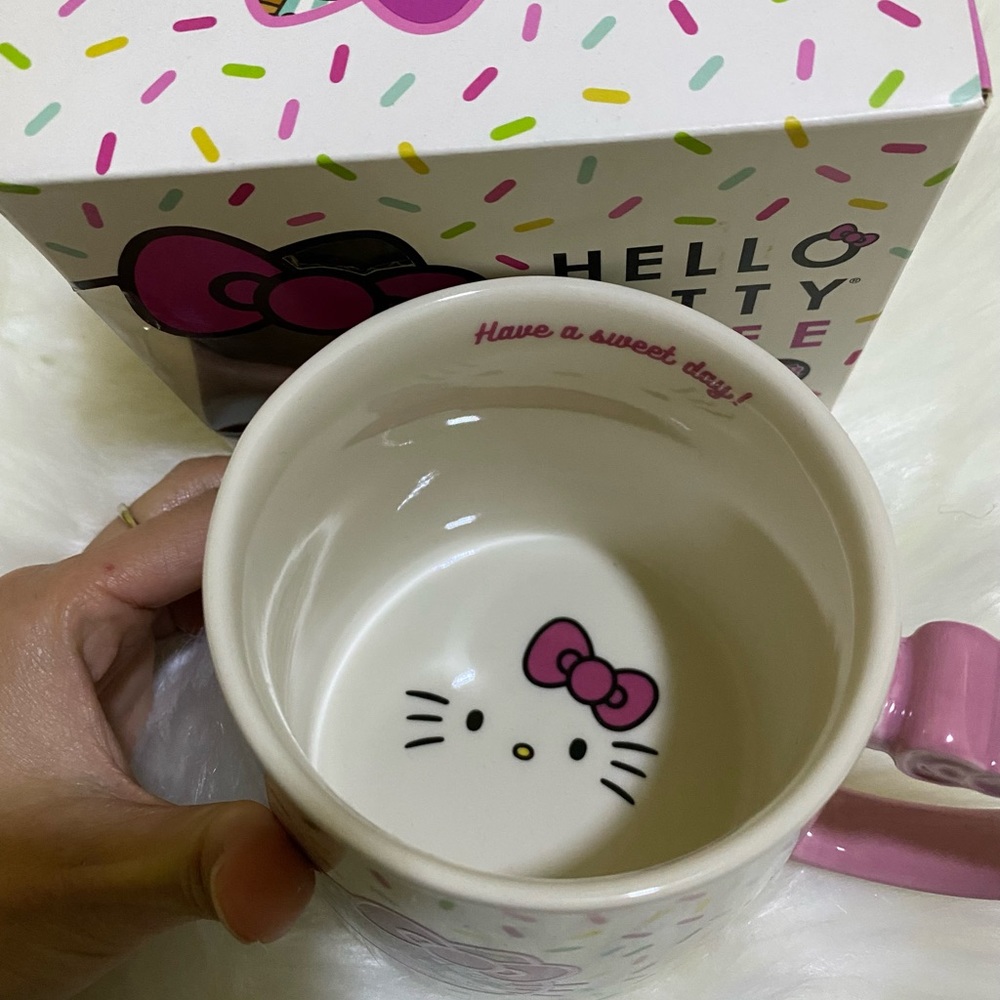 Hello Kitty - Picture 6 of 7
